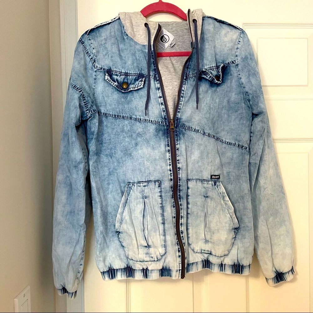 Volcom Size M Womens denim acid wash hoodie in EUC
